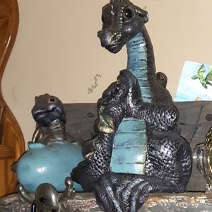 Mommy and baby dragon